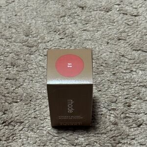 Rhode Blush in Shade Tan Line